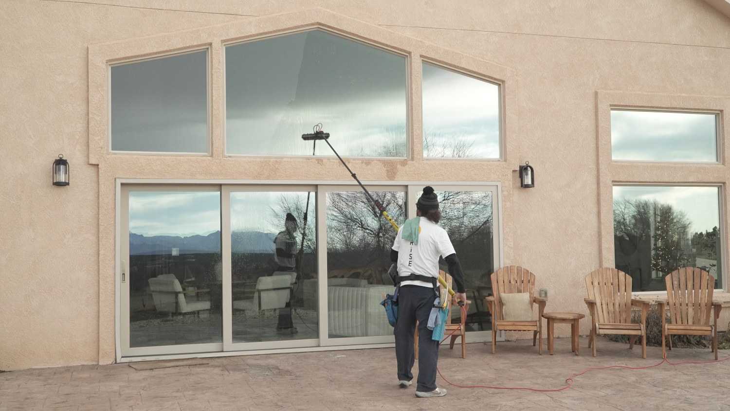 Exterior window cleaning with a water-fed pole